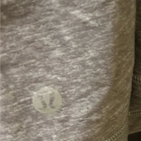 Lululemon size 8 tank with built in bra in good condition - Picture 4 of 4